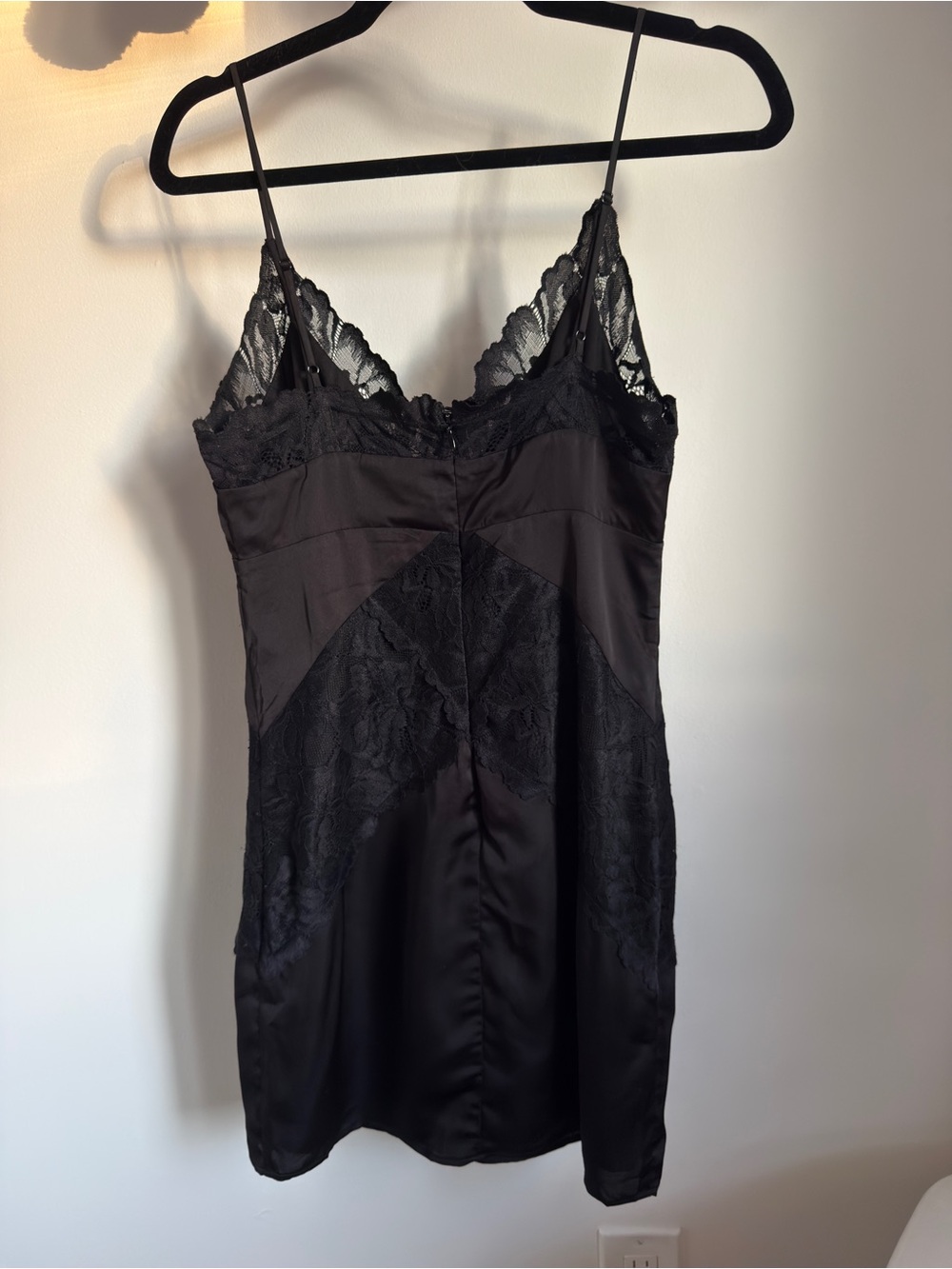 GUESS Black Satin & Lace Mini Dress – Size S - Picture 4 of 8